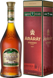 На фото изображение Арарат Отборный, в подарочной коробке, объемом 0.7 литра (Ararat Otborny, gift box 0.7 L)