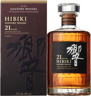 На фото изображение Suntory, Hibiki 21 years, gift box, 0.7 L (Хибики 21-летний, в подарочной коробке в бутылках объемом 0.7 литра)