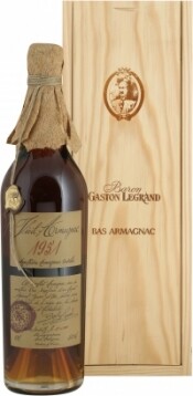 На фото изображение Baron G. Legrand 1951 Bas Armagnac, 0.7 L (Барон Г. Легран 1951 Ба Арманьяк в деревянной коробке объемом 0.7 литра)