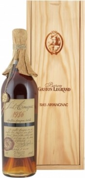 На фото изображение Baron G. Legrand 1956 Bas Armagnac, 0.7 L (Барон Г. Легран 1956 Ба Арманьяк в деревянной коробке объемом 0.7 литра)