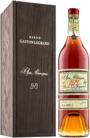 На фото изображение Baron G. Legrand 1979 Bas Armagnac, 0.7 L (Барон Г. Легран 1979 Ба Арманьяк в деревянной подарочной коробке объемом 0.7 литра)