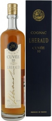 На фото изображение Lheraud Cognac Cuvee 10, 0.7 L (Леро Коньяк Кюве 10 в подарочной упаковке объемом 0.7 литра)