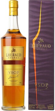 На фото изображение Lheraud Cognac VSOP, 0.7 L (Леро, Эмосьон ВСОП, в подарочной коробке объемом 0.7 литра)