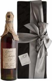 На фото изображение Lheraud Cognac 1820 Grande Champagne, 0.7 L (Леро Коньяк 1820 Гранд Шампань в деревянной подарочной коробке объемом 0.7 литра)