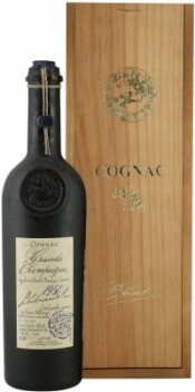 На фото изображение Lheraud Cognac 1950 Grande Champagne, 0.7 L (Леро Коньяк 1950  Гранд Шампань в деревянной подарочной коробке объемом 0.7 литра)