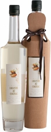 На фото изображение Lheraud Liqueur au Cognac Amande, 0.5 L (Леро, Ликер на коньяке Миндаль, в подарочной упаковке объемом 0.5 литра)