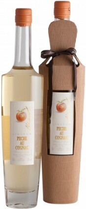 На фото изображение Lheraud Liqueur au Cognac Peche, 0.5 L (Леро Ликер на коньяке Персик в подарочной упаковке объемом 0.5 литра)