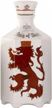 На фото изображение The Kings of Scots Royal Family, gift box, 0.7 L (Кингс оф Скотс Роял Фэмили, в подарочной коробке в бутылках объемом 0.7 литра)