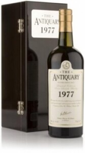 The Antiquary 1977, wooden box, 0.7 L
