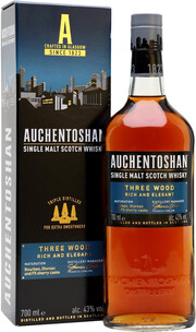 На фото изображение Auchentoshan, Three Wood, gift box, 0.7 L (Окентошен, Три Вуд, в подарочной коробке в бутылках объемом 0.7 литра)