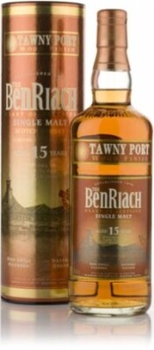 На фото изображение Benriach, Aged Tawny Port Wood Finish, 15 years old, In Tube, 0.7 L (Бенриах, Эджед Тони Порт Вуд Финиш, 15-летний, в тубе в бутылках объемом 0.7 литра)