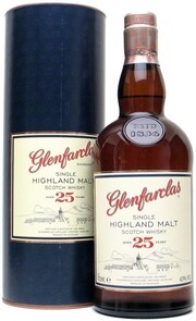 На фото изображение Glenfarclas 25 years, In Tube, 0.7 L (Гленфарклас 25-летний, в тубе в бутылках объемом 0.7 литра)
