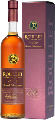 In the photo image Roullet VSOP, gift box, 0.7 L