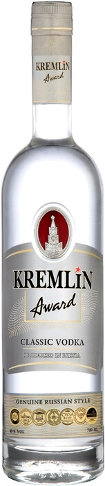 На фото изображение Kremlin Award Classic, 0.7 L (Кремлин Эворд Классик объемом 0.7 литра)