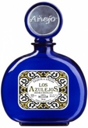 На фото изображение Los Azulejos Anejo, 0.75 L (Лос Азулехос Аньехо объемом 0.75 литра)