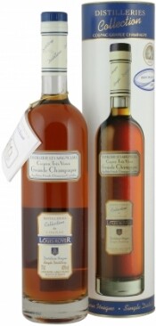 На фото изображение Louis Royer Distillerie Les Magnolias Grande Champagne, In Tube, 0.7 L (Луи Руайе Дистиллери Ле Маньолья Гранд Шампань в тубе объемом 0.7 литра)