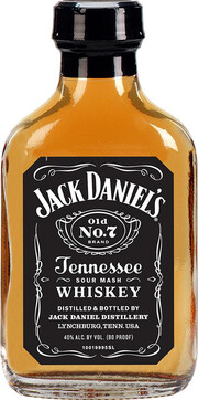 На фото изображение Jack Daniels, 0.1 L (Джек Дэниэлс в маленьких бутылках объемом 0.1 литра)