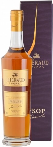 На фото изображение Lheraud Cognac VSOP, 0.5 L (Леро Коньяк ВСОП в подарочной упаковке объемом 0.5 литра)