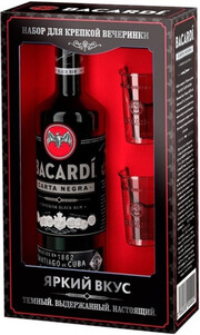 На фото изображение Bacardi Carta Negra, gift box with 2 shots, 0.7 L (Бакарди Карта Негра, в подарочной коробке с двумя шотами объемом 0.7 литра)