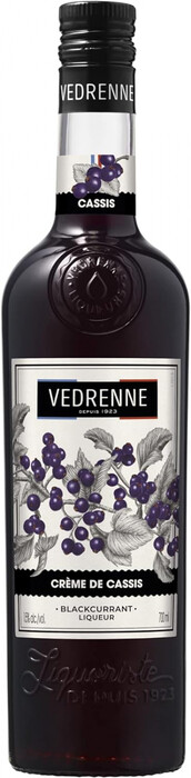 На фото изображение Vedrenne, Creme de Cassis, 0.7 L (Ведренн, Крем Черносмородиновый (Крем де Кассис) объемом 0.7 литра)