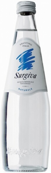 На фото изображение Surgiva Still Glass, 0.5 L (Сурджива, негазированная, в стеклянной бутылке объемом 0.5 литра)