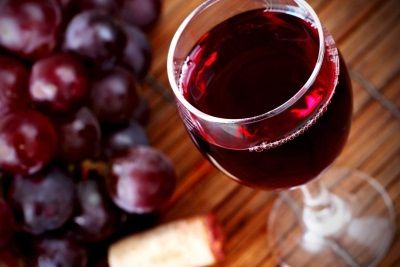 какое вино более кислое белое или красное